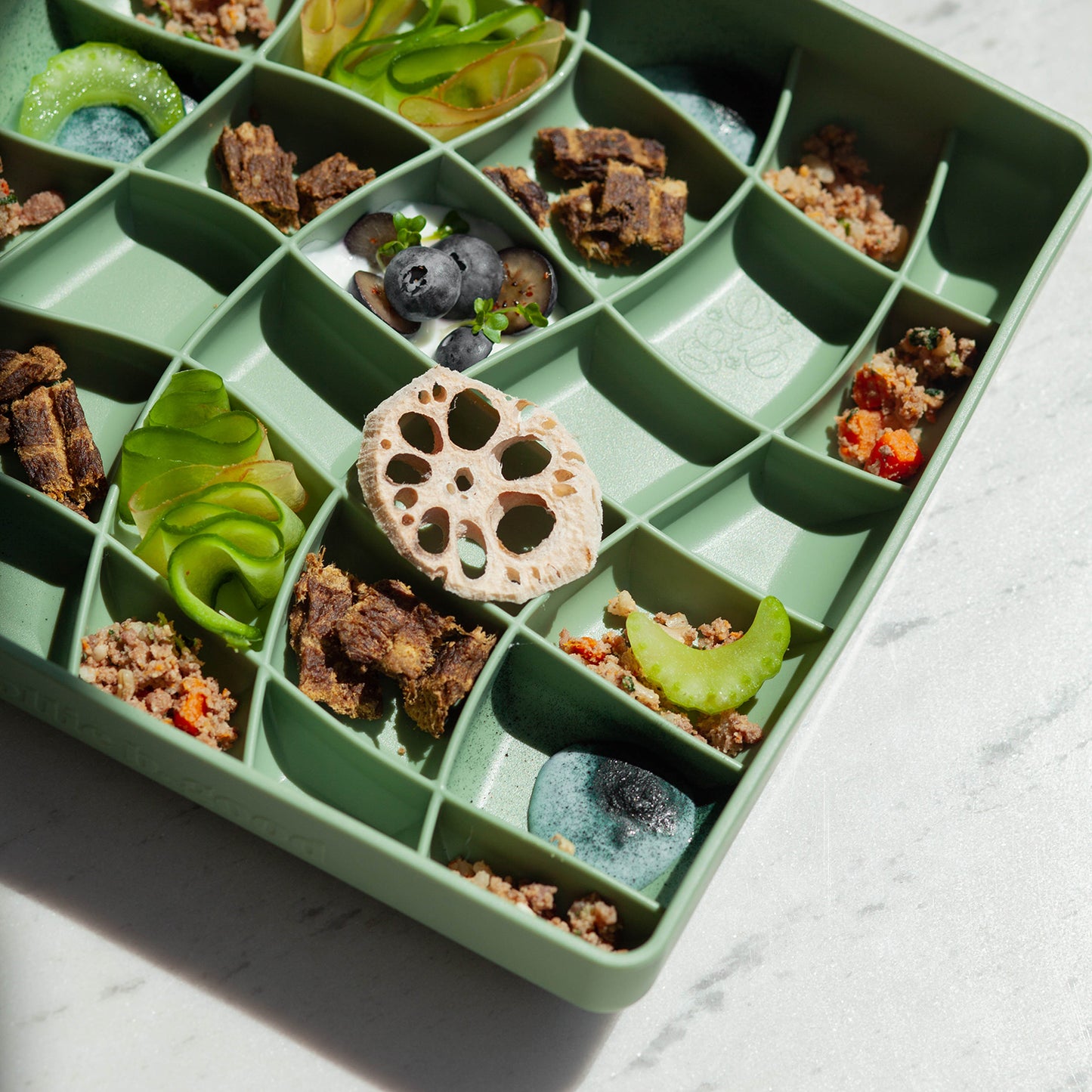 wavies slow feeder bowl | artichoke