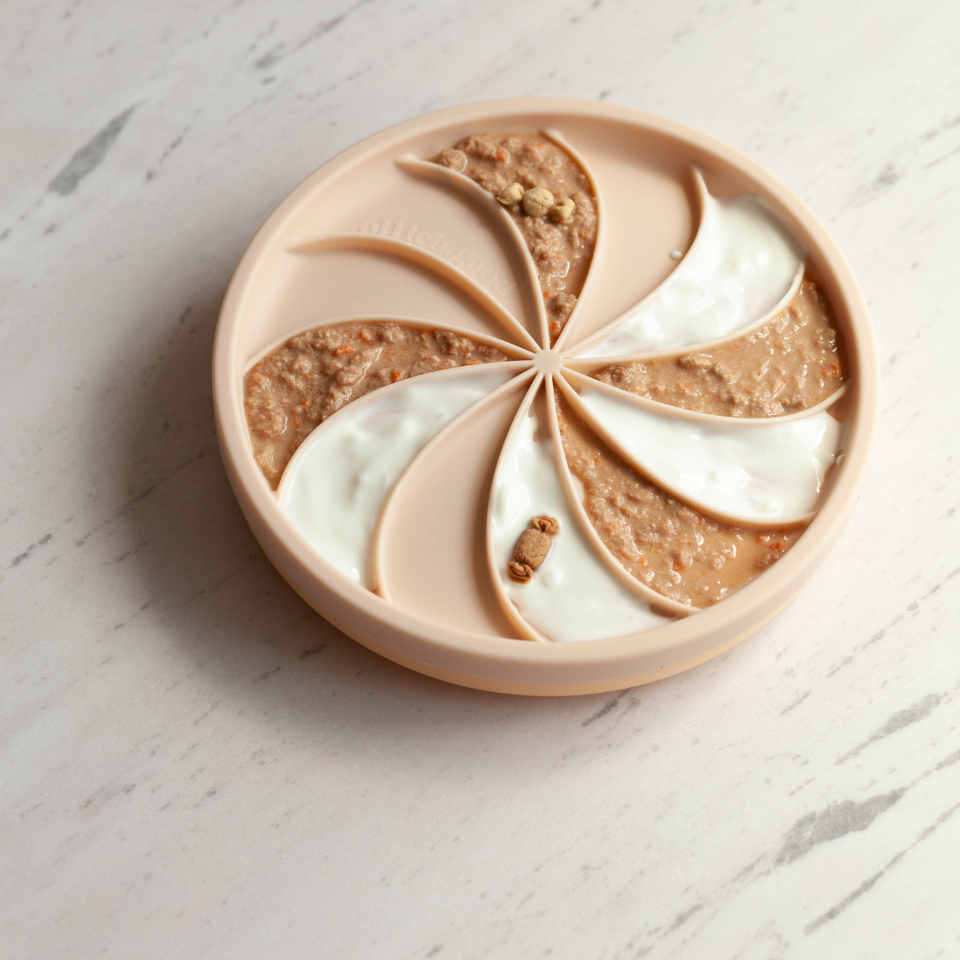 wheelies lick mat & lid | oatmeal