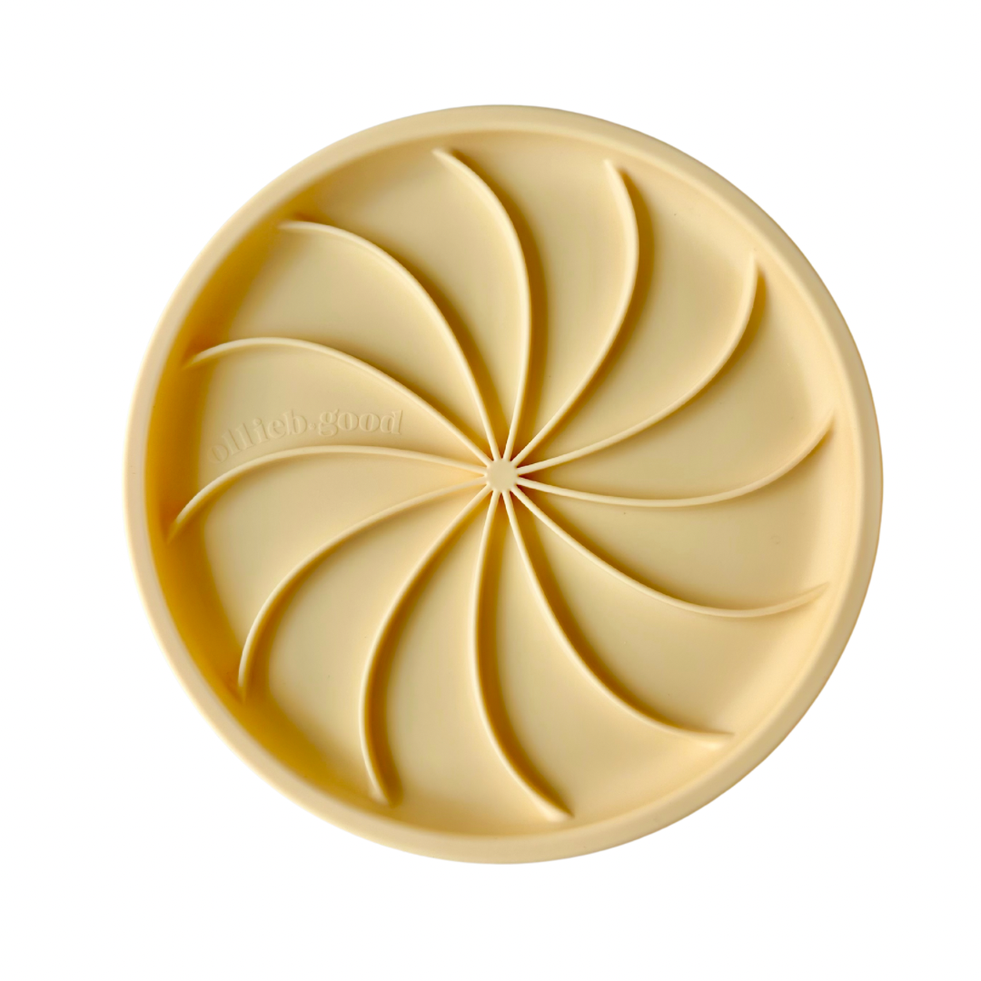 wheelies lick mat & lid | buttercup