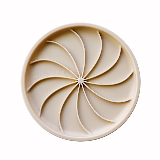 wheelies lick mat & lid | oatmeal
